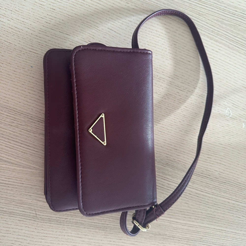 Elegant Burgundy Leather Crossbody Bag